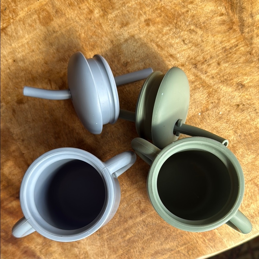 Set of Two Silicone Sippy Cups - Mushie - Picture 3 of 4